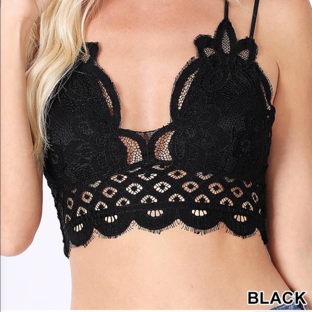 MOVING SALE! NEW: Lace Bralette with removable Bra Pads